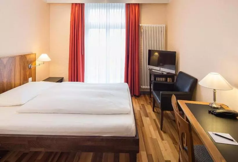 Fotos del hotel Schweizerhof Basel:  2