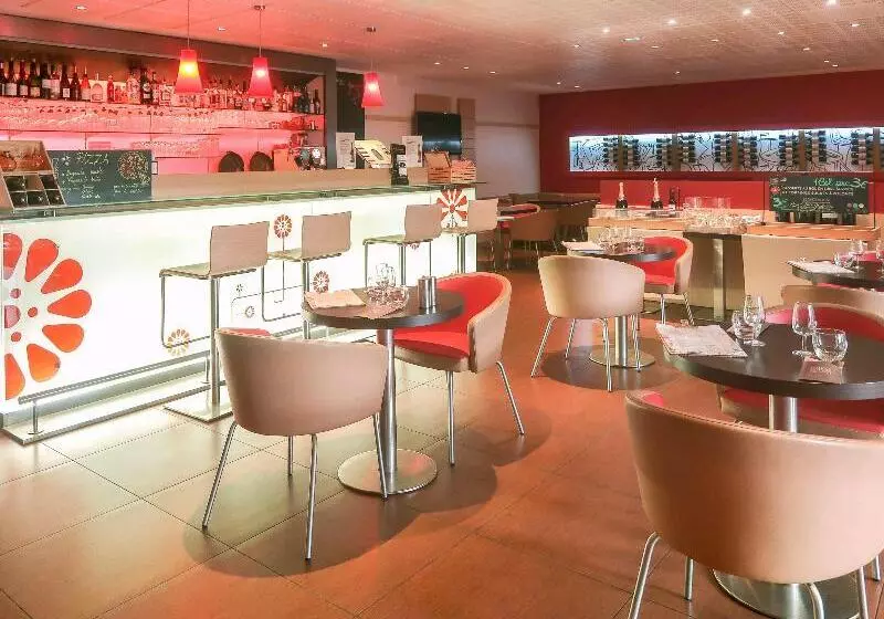 Fotos del hotel Ibis Paris Montmartre 18ème:  5