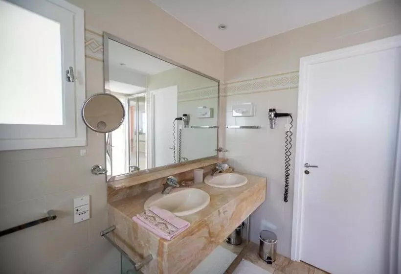 Fotos del hotel Les Frenes En Provence-château Zen:  2