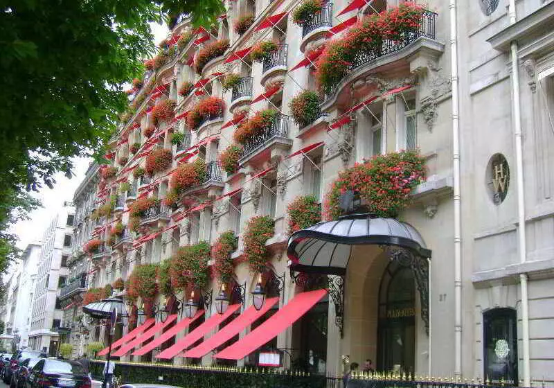 Hôtel Plaza Athénée – Dorchester Collection