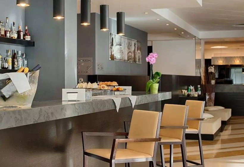 Fotos del hotel Nh Trieste:  60