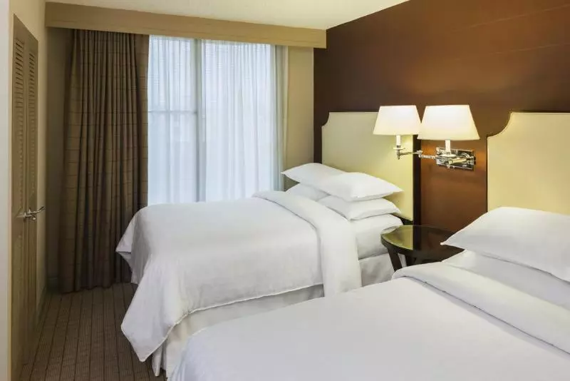 Fotos del hotel Sheraton Suites Market Center Dallas:  2