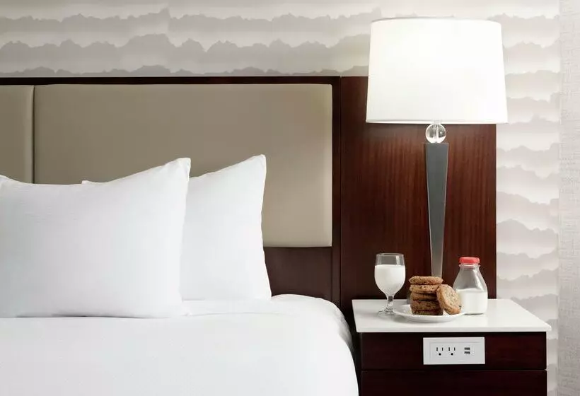 Doubletree Suites By Hilton Phoenix