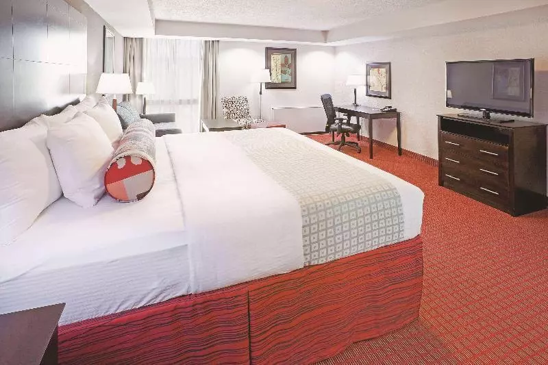 Fotos del hotel La Quinta Inn & Suites By Wyndham Dallas I35 Walnut Hill Ln:  2