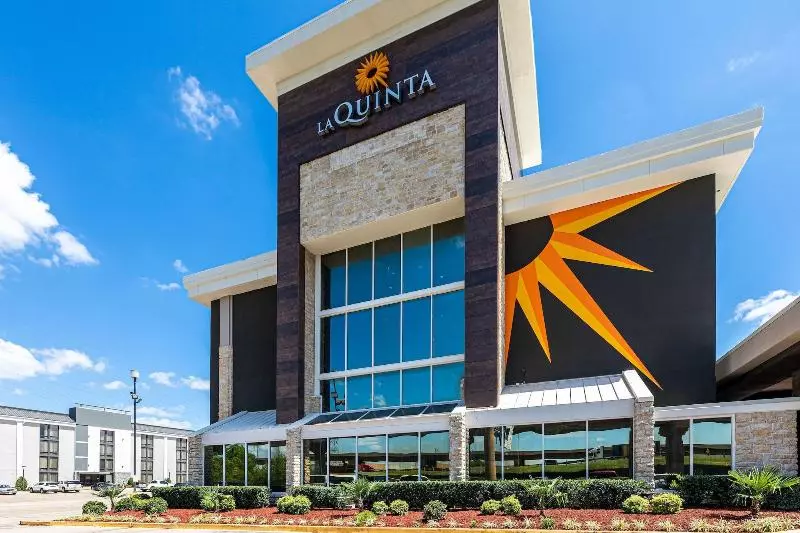 La Quinta Inn & Suites By Wyndham Dallas I35 Walnut Hill Ln