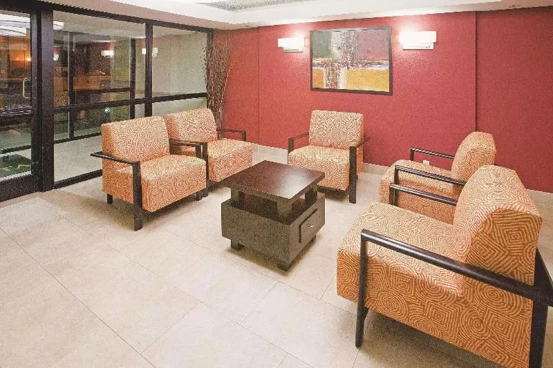 Fotos del hotel La Quinta Inn & Suites By Wyndham Dallas I35 Walnut Hill Ln:  4