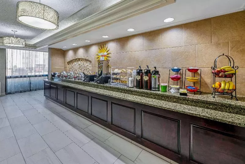 Fotos del hotel La Quinta Inn & Suites By Wyndham Dallas I35 Walnut Hill Ln:  7