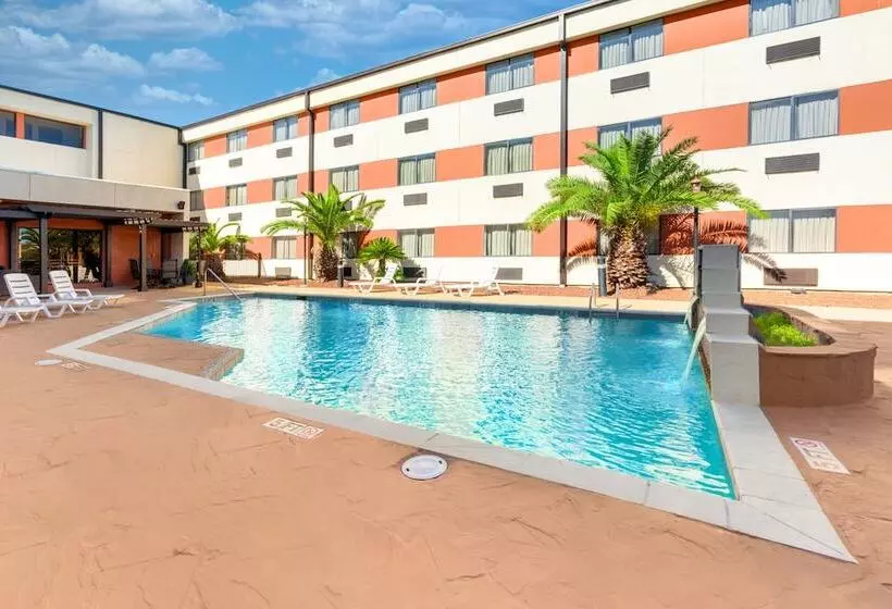 Fotos del hotel Ramada By Wyndham Houston Intercontinental Airport South:  8