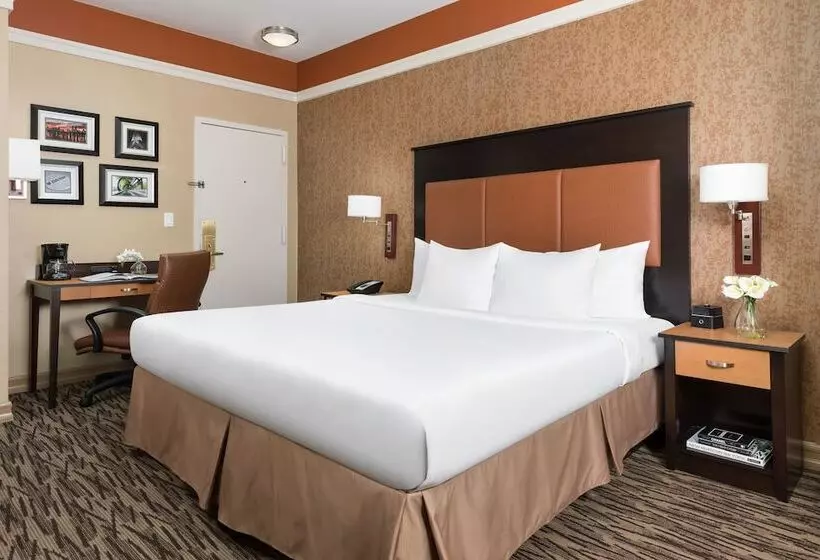 The Hotel At Fifth Avenue