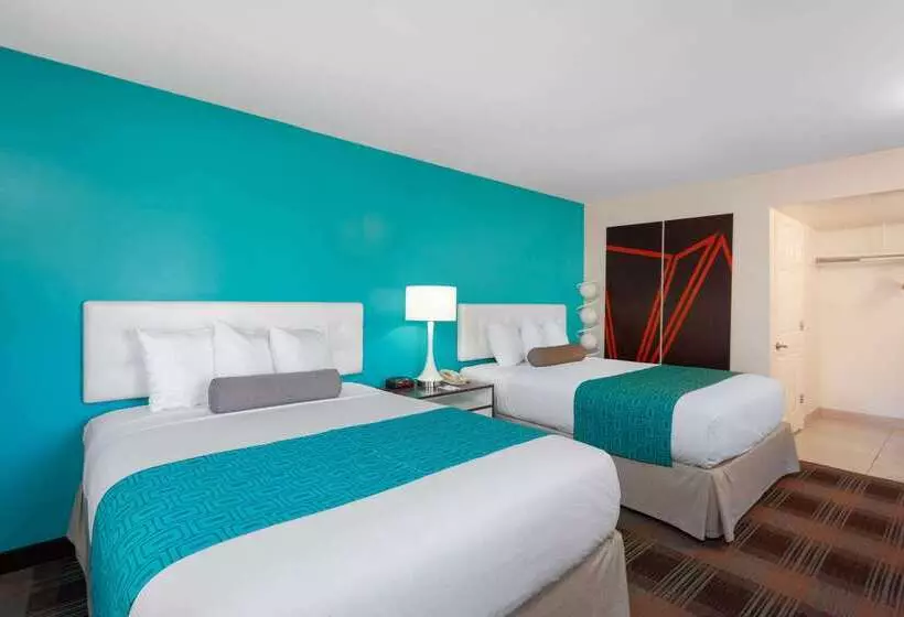 Fotos del hotel Howard Johnson By Wyndham San Diego  Circle:  17
