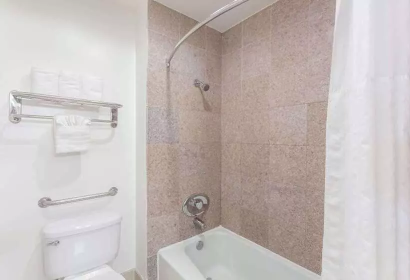 Fotos del hotel Howard Johnson By Wyndham San Diego  Circle:  6