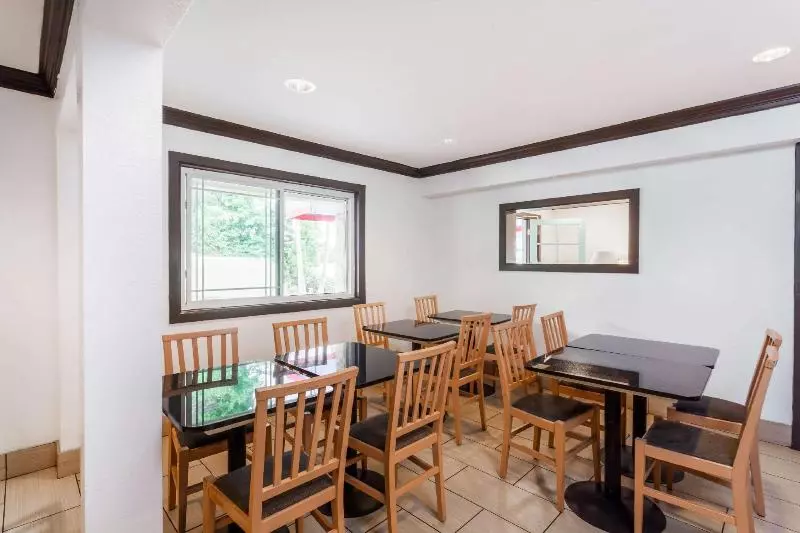 Fotos del hotel Howard Johnson By Wyndham San Diego  Circle:  20