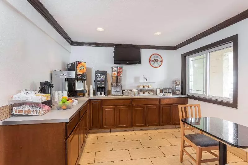 Fotos del hotel Howard Johnson By Wyndham San Diego  Circle:  5