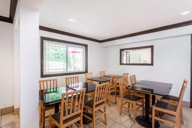 Fotos del hotel Howard Johnson By Wyndham San Diego  Circle:  19