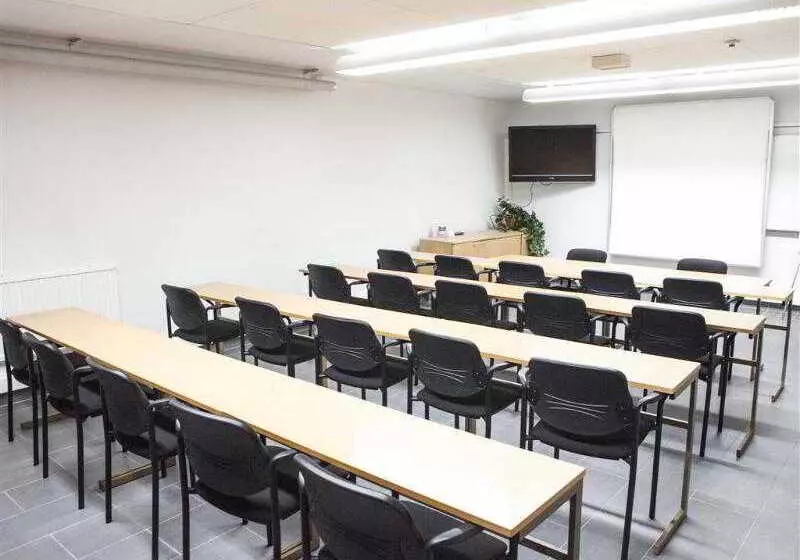 Fotos del hotel Pilot Airport:  13