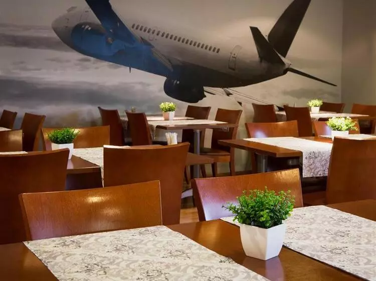 Fotos del hotel Pilot Airport:  11