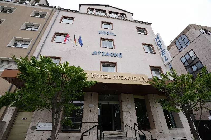 Attaché An Der Messe