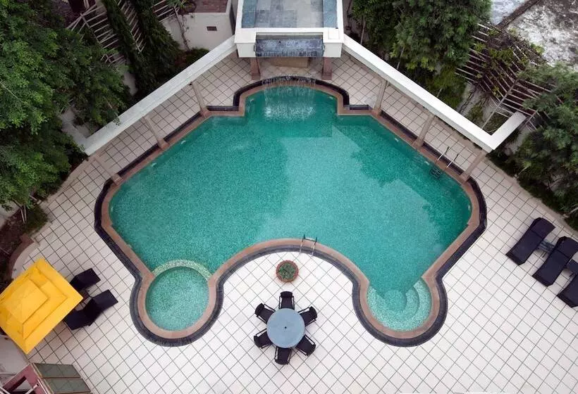 Fotos del hotel Howard Plaza The Fern, Agra:  3