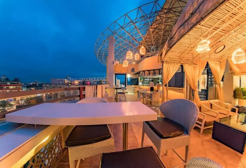 Fotos del hotel Howard Plaza The Fern, Agra:  17