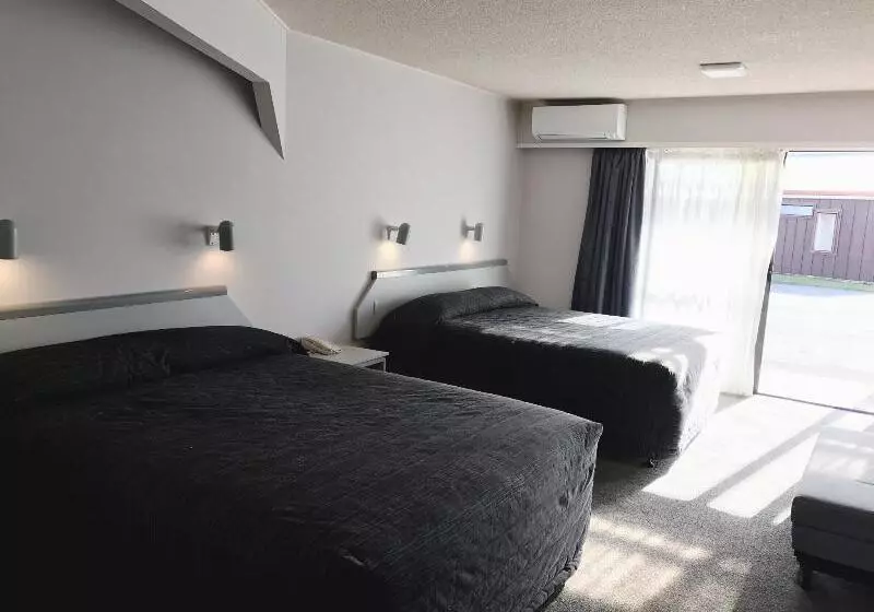 Fotos del hotel The Village Inn:  22