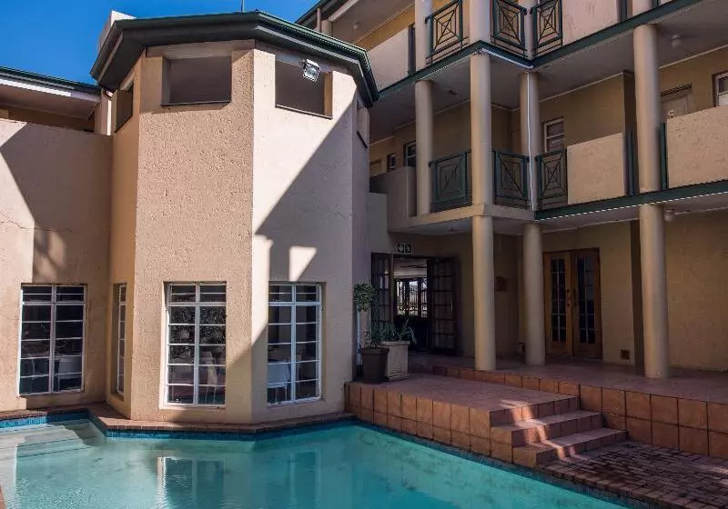 Fotos del hotel Airport Inn & Suites:  2