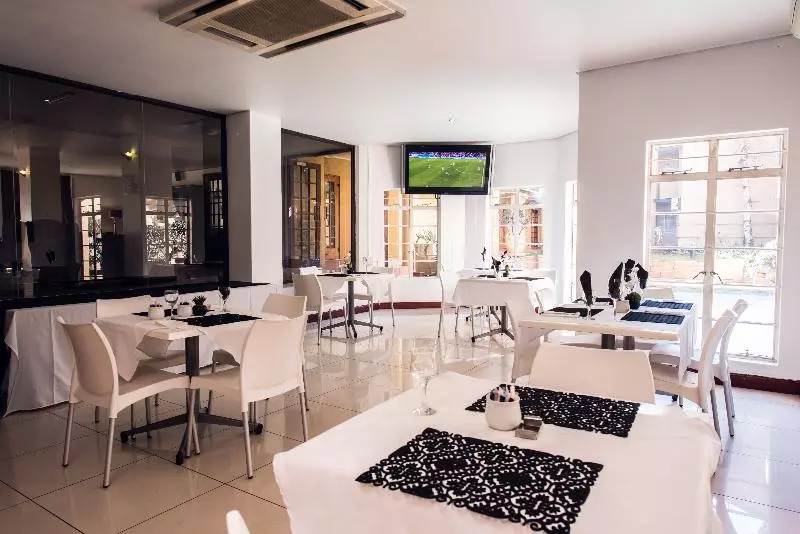 Airport Inn & Suites