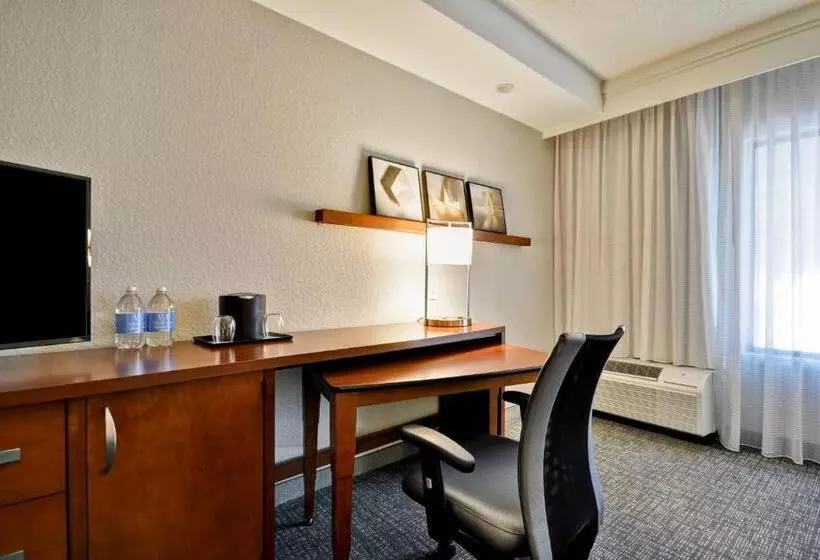 Fotos del hotel Courtyard Dallas Medical Market Center:  10