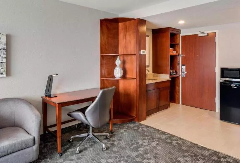 Fotos del hotel Courtyard By Marriott Boston Logan Airport:  17