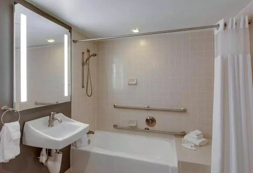 Fotos del hotel Courtyard By Marriott Boston Logan Airport:  9