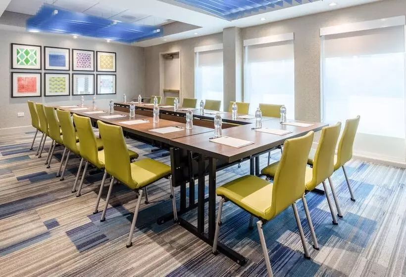 Fotos del hotel Holiday Inn Express & Suites Chicago-midway Airport, An Ihg:  3
