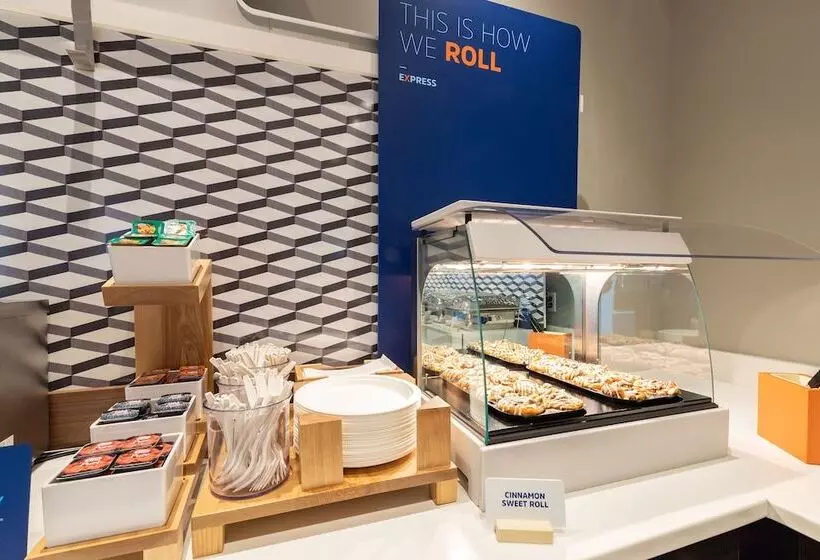 Fotos del hotel Holiday Inn Express & Suites Chicago-midway Airport, An Ihg:  2