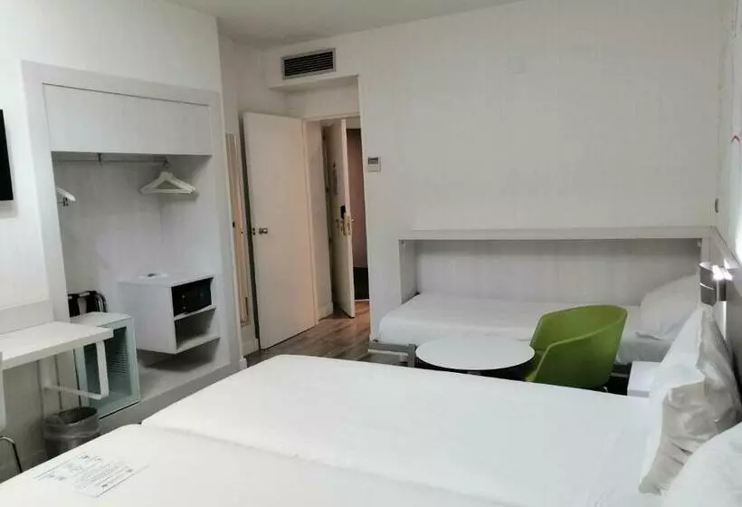 Fotos del hotel Ibis Styles Madrid Prado:  15