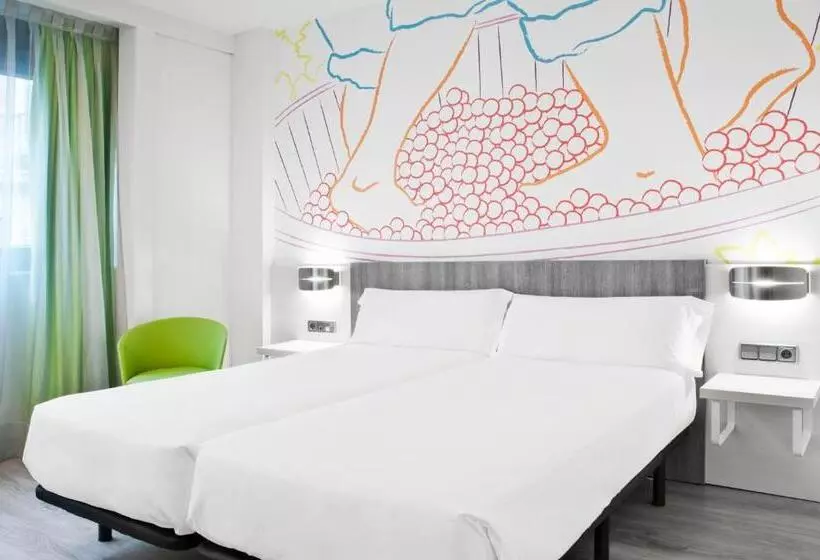 Fotos del hotel Ibis Styles Madrid Prado:  19