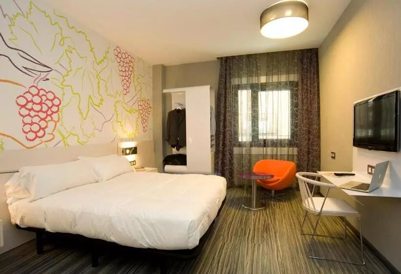 Fotos del hotel Ibis Styles Madrid Prado:  11