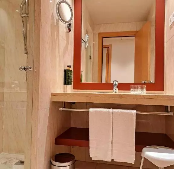 Fotos del hotel City Express Santander Parayas:  7