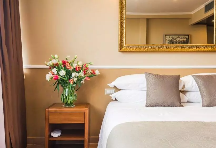 Fotos del hotel Raeli Hotel Lux:  9