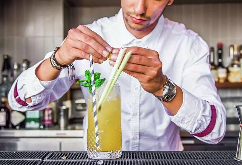 Fotos del hotel The Trafalgar St. James, London Curio Collection By Hilton:  6