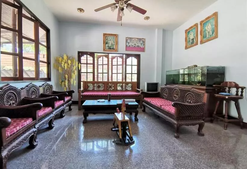 Fotos del hotel Holiday Villa:  3