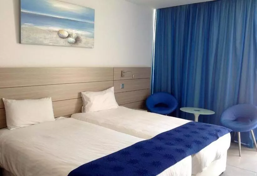 Fotos del hotel Limanaki Beach  & Suites:  2