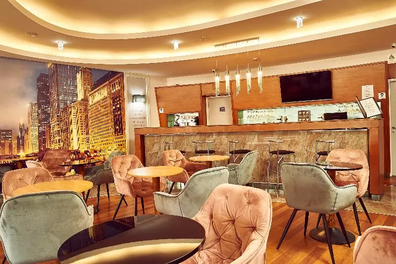 Fotos del hotel Continental Forum Bucuresti Palatul Parlamentului:  2