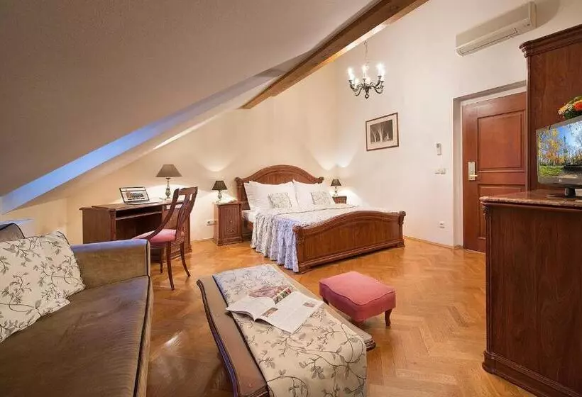 Boutique Hotel Constans