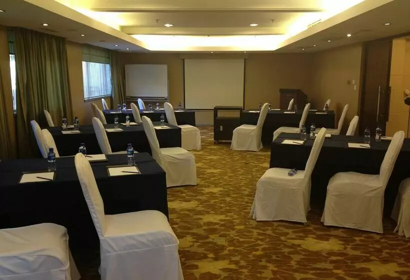 Fotos del hotel Howard Johnson All Suites:  8