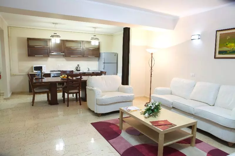 Fotos del hotel Phoenicia Suites:  6