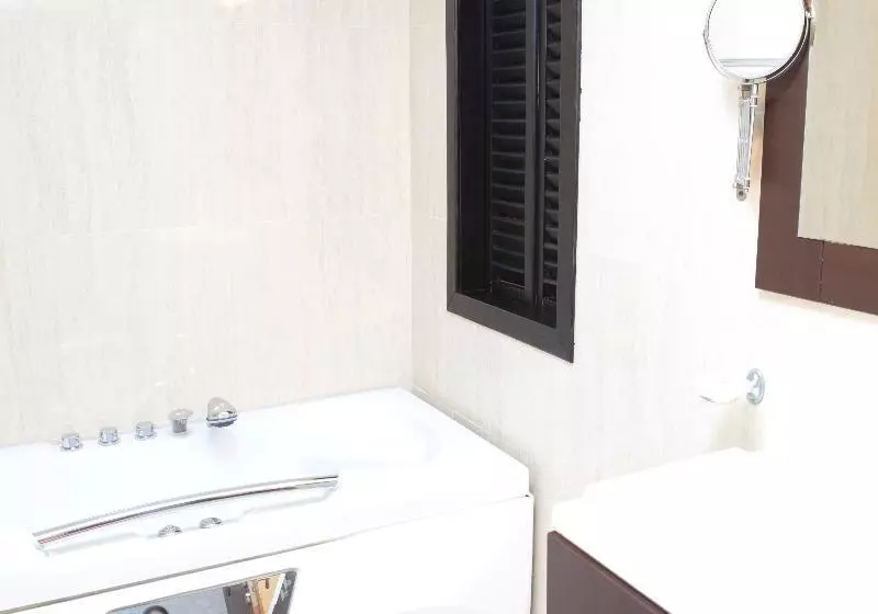 Fotos del hotel Phoenicia Suites:  8