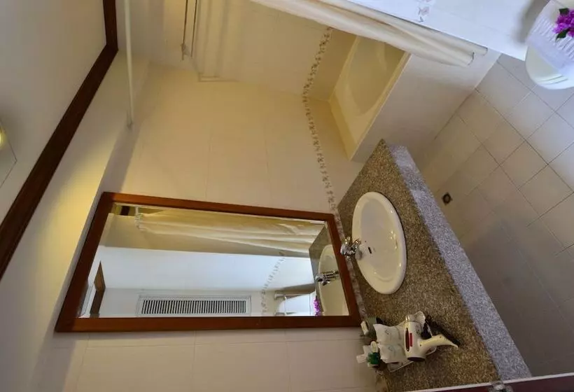 Fotos del hotel First Bungalow Beach Resort:  15