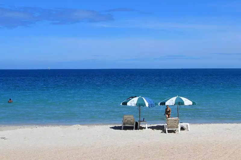 Fotos del hotel First Bungalow Beach Resort:  25