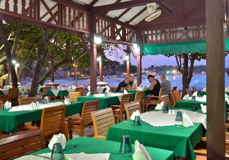 Fotos del hotel First Bungalow Beach Resort:  6