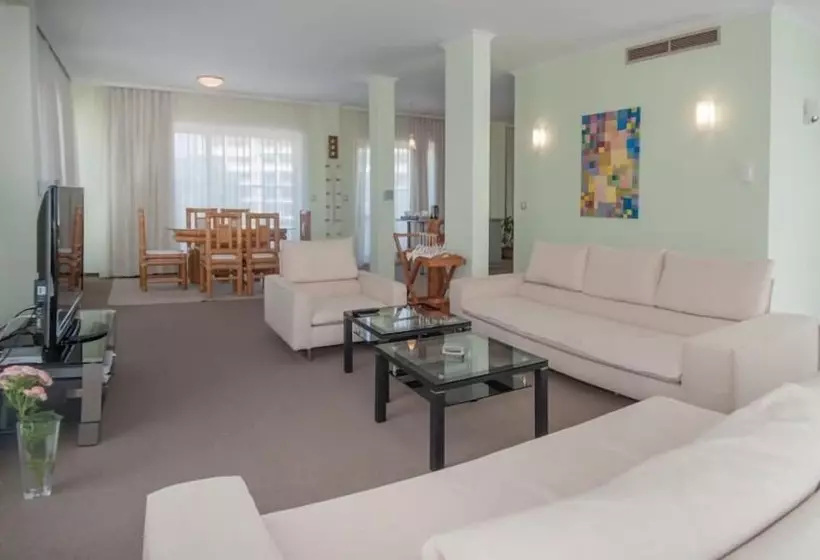 Fotos del hotel Jeravi Beach   All Inclusive:  14