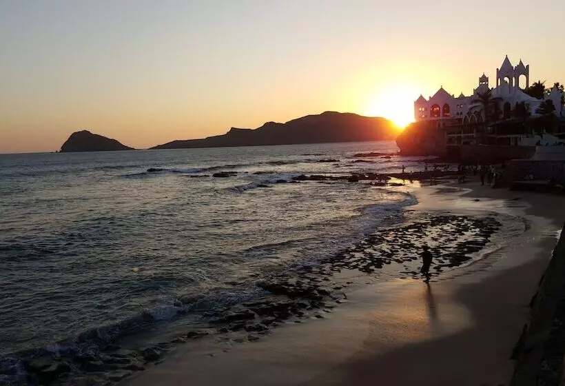 Fotos del hotel Las Flores Beach Resort:  45