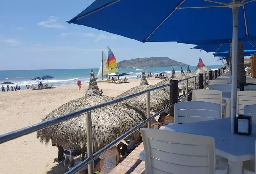 Fotos del hotel Las Flores Beach Resort:  43